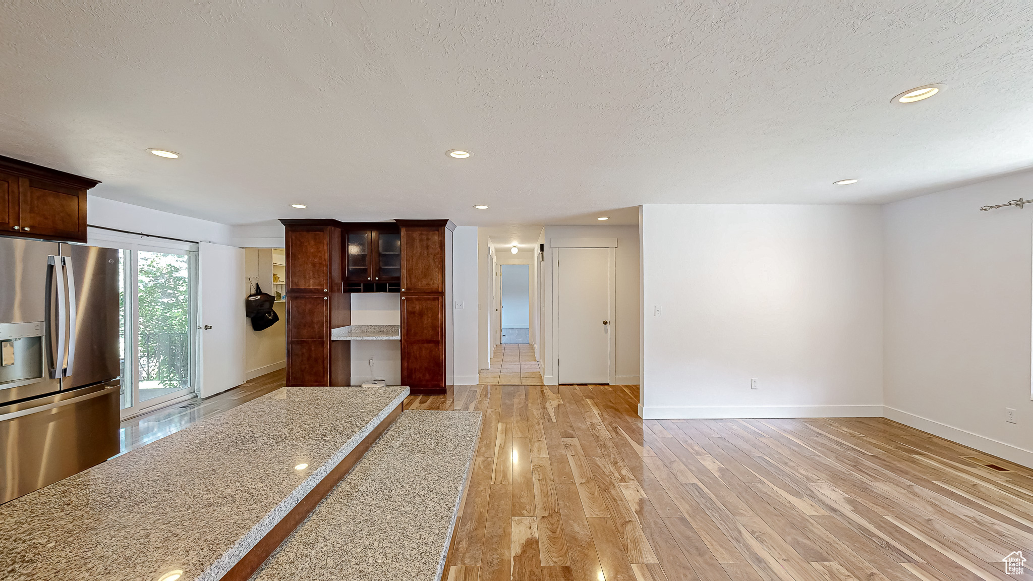 44 S ASTOR LN