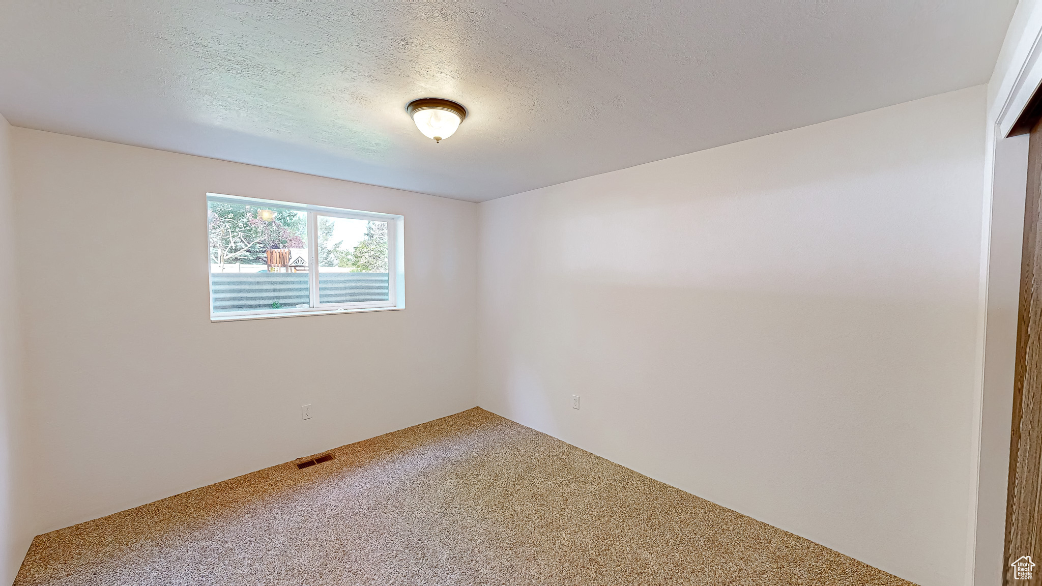44 S ASTOR LN