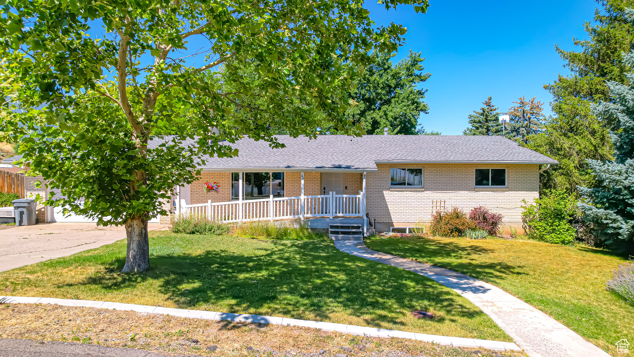 44 S ASTOR LN
