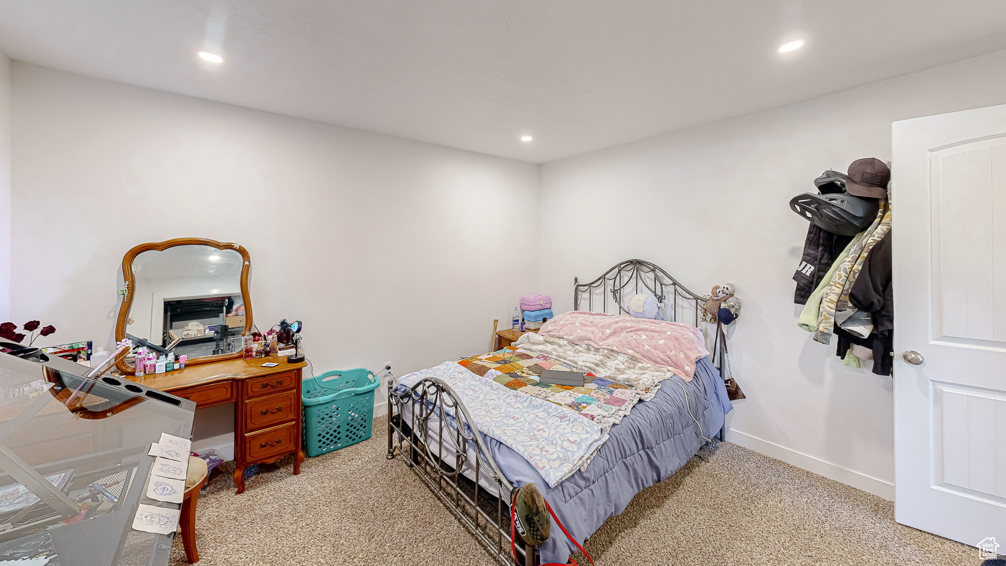 44 S ASTOR LN