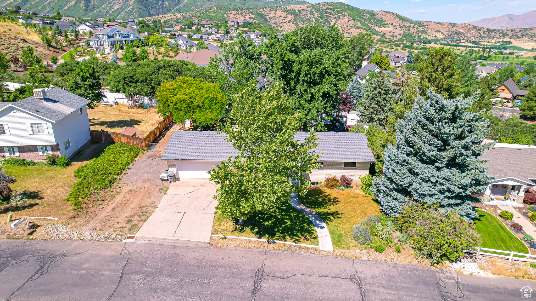 44 S ASTOR LN