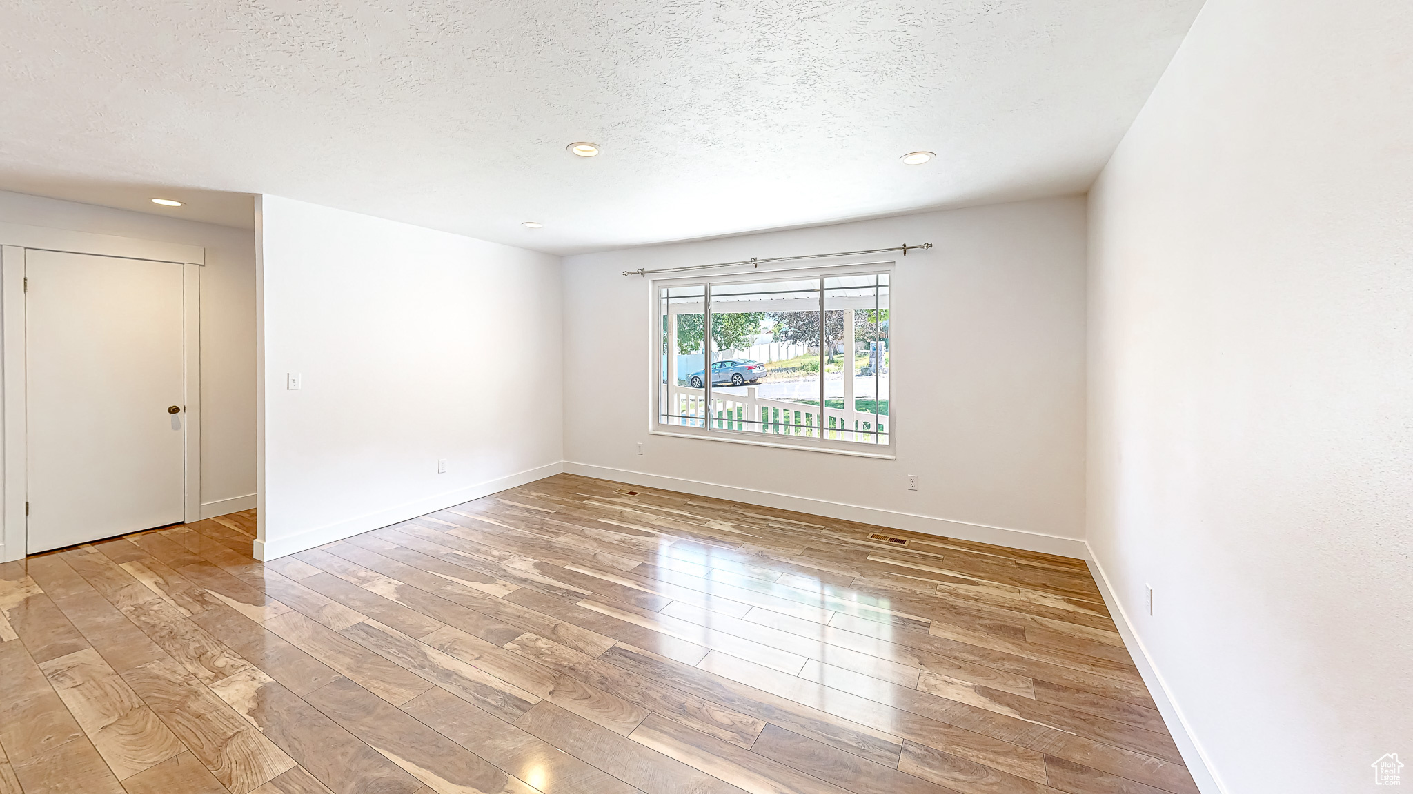 44 S ASTOR LN