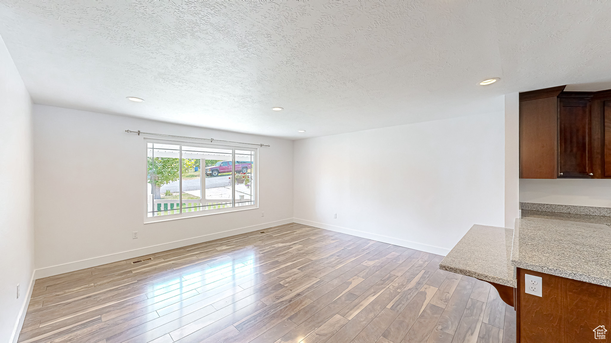 44 S ASTOR LN