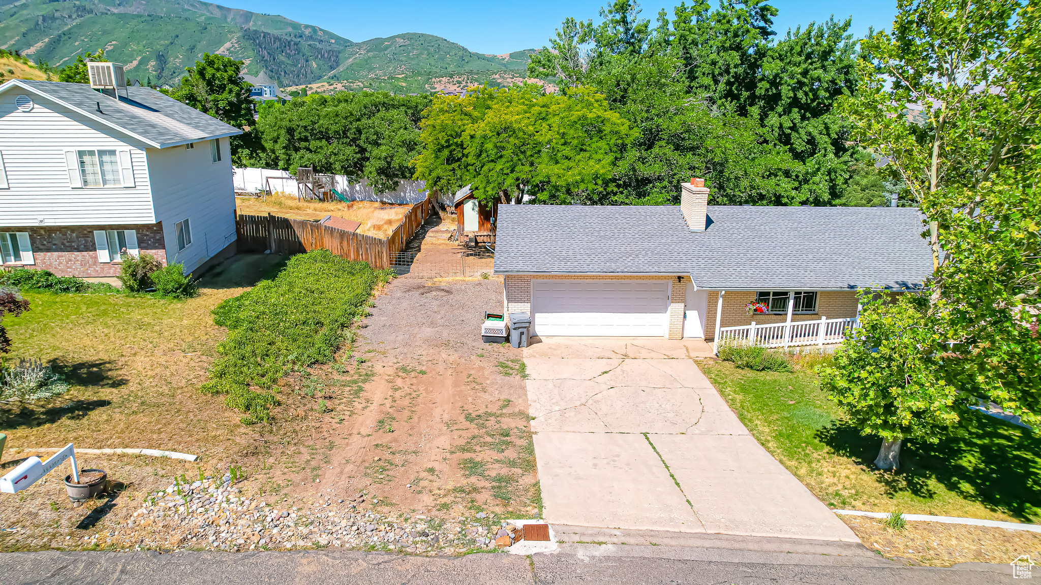44 S ASTOR LN