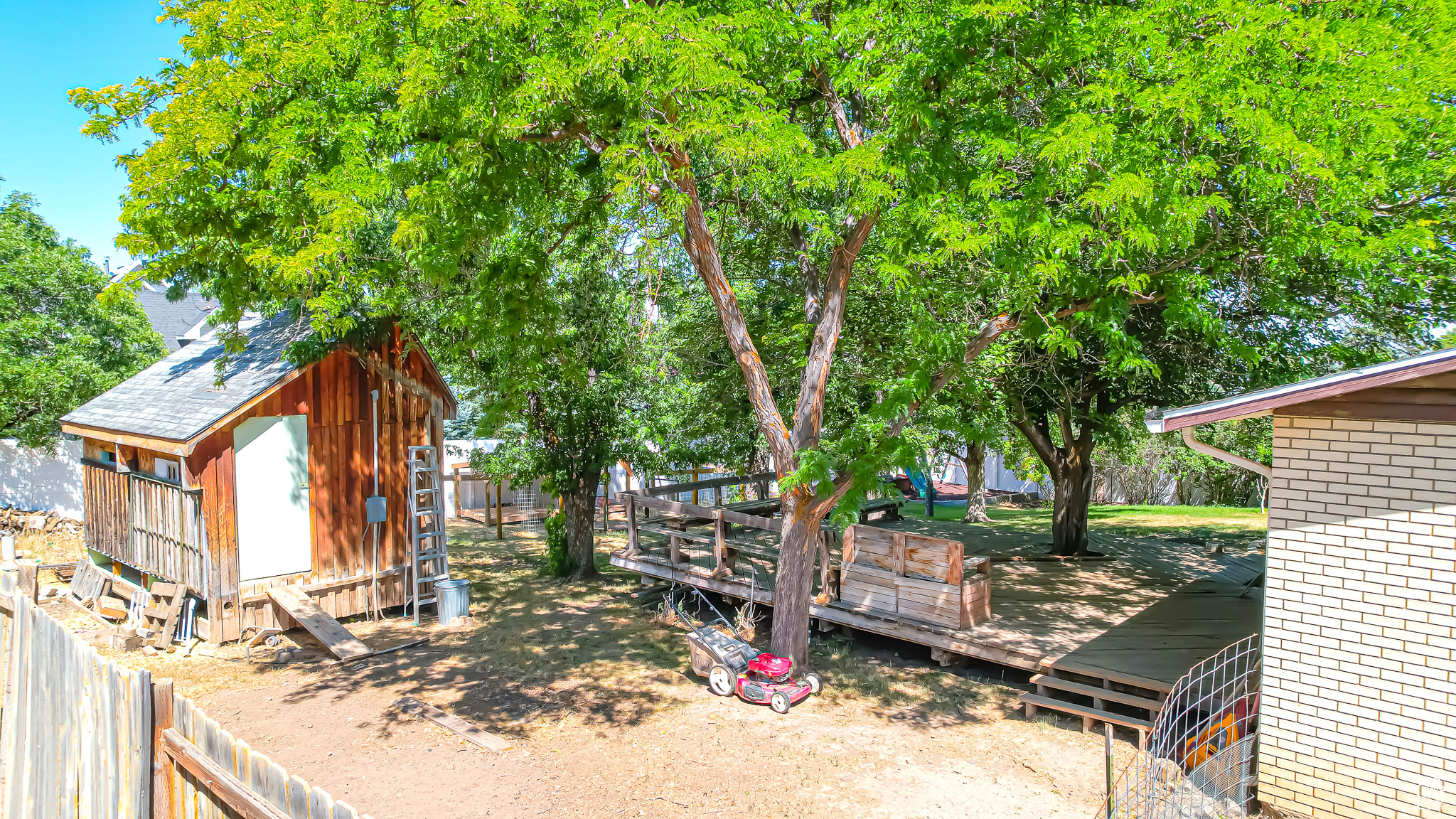 44 S ASTOR LN