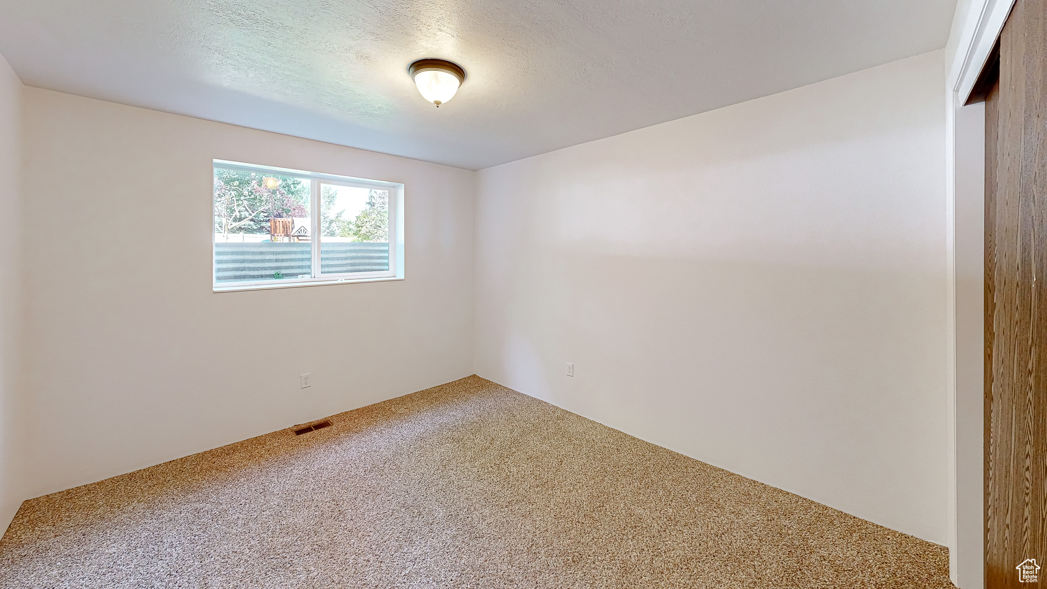 44 S ASTOR LN