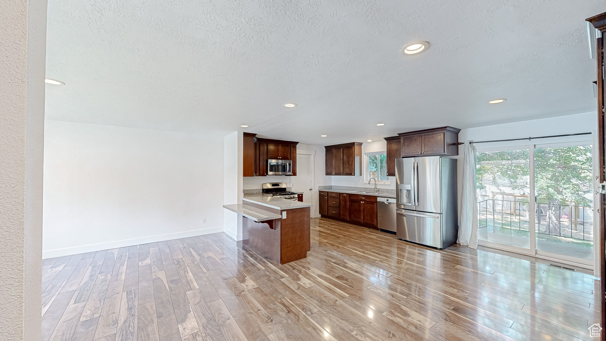44 S ASTOR LN