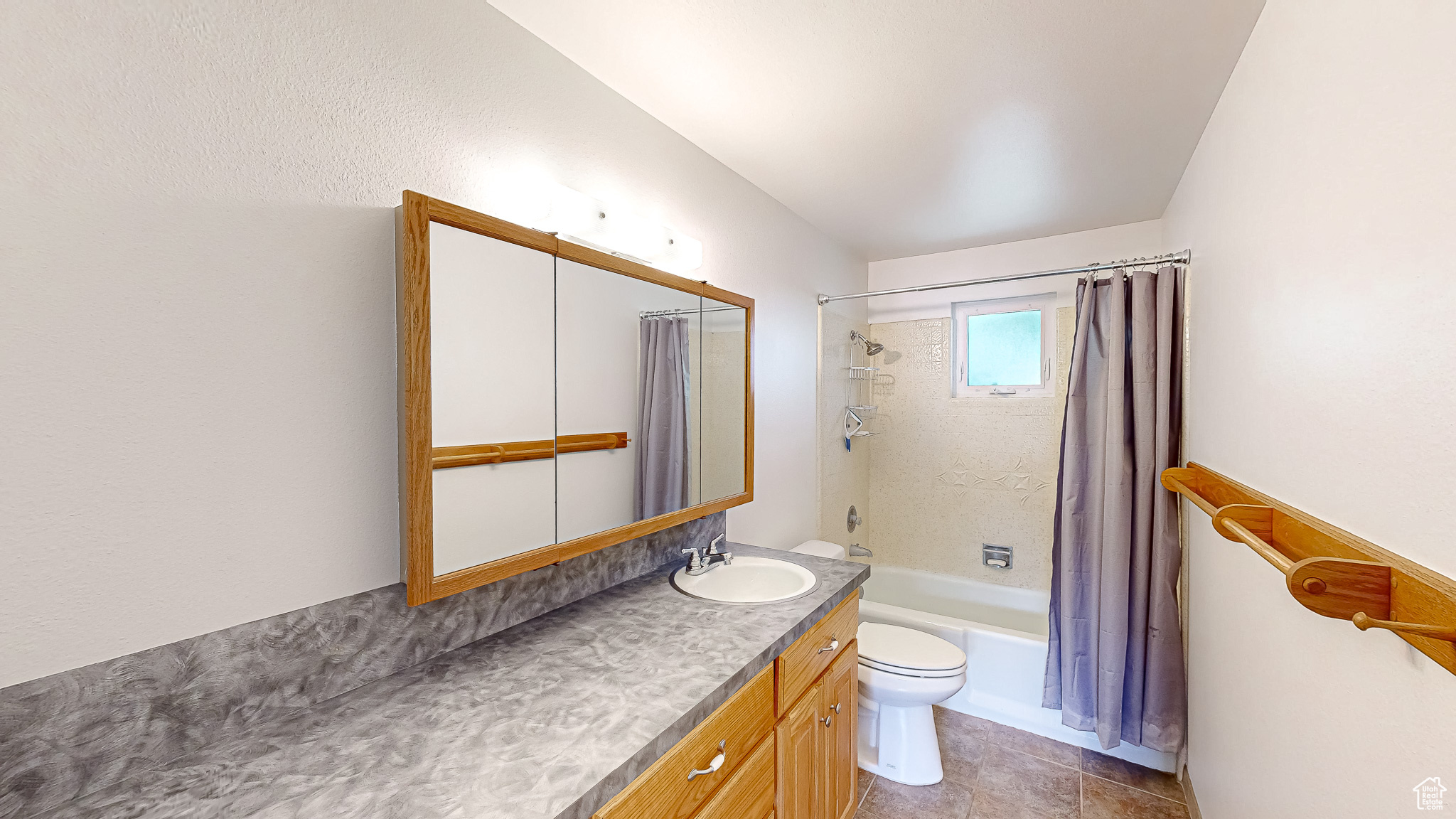 44 S ASTOR LN