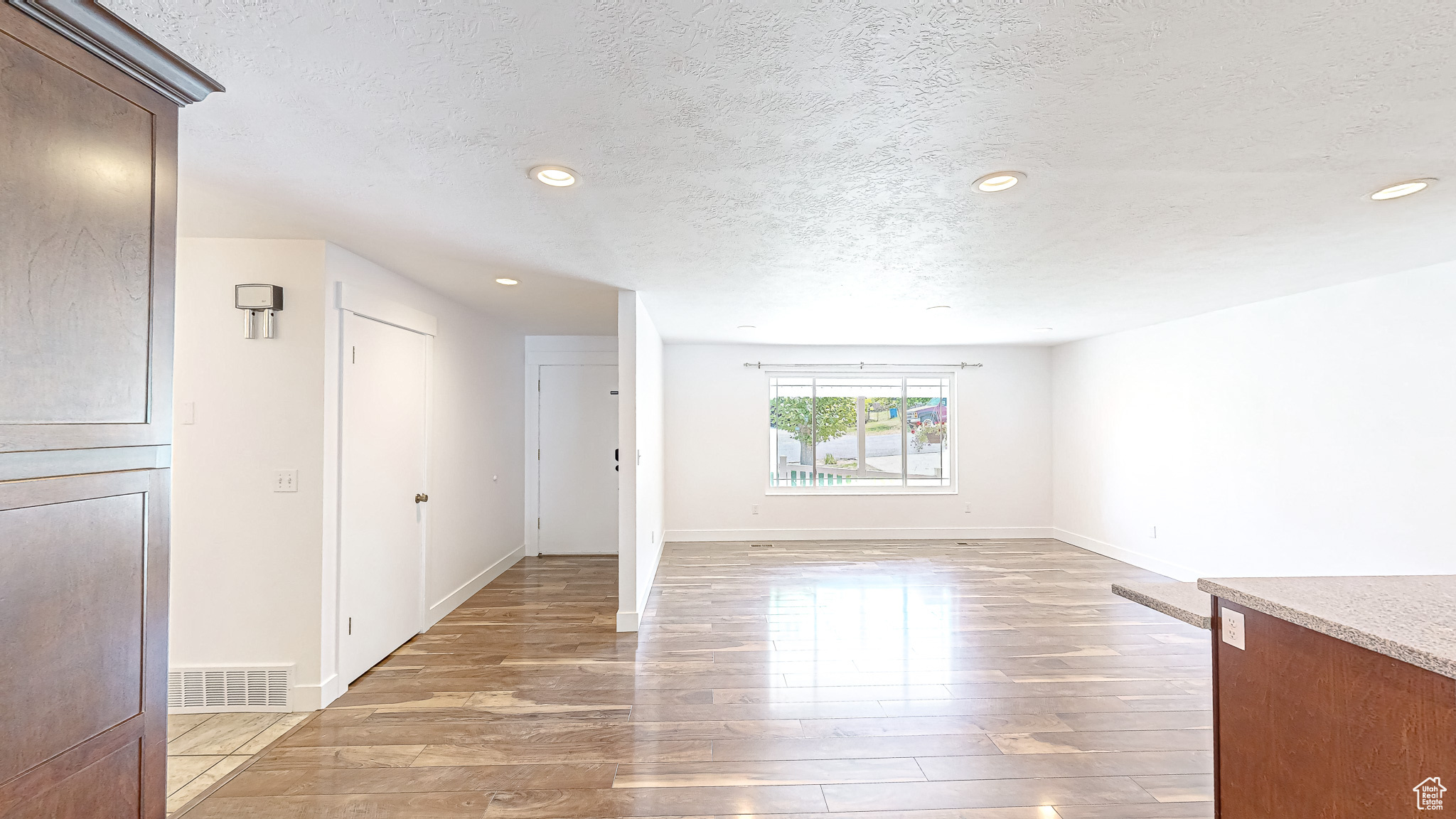 44 S ASTOR LN