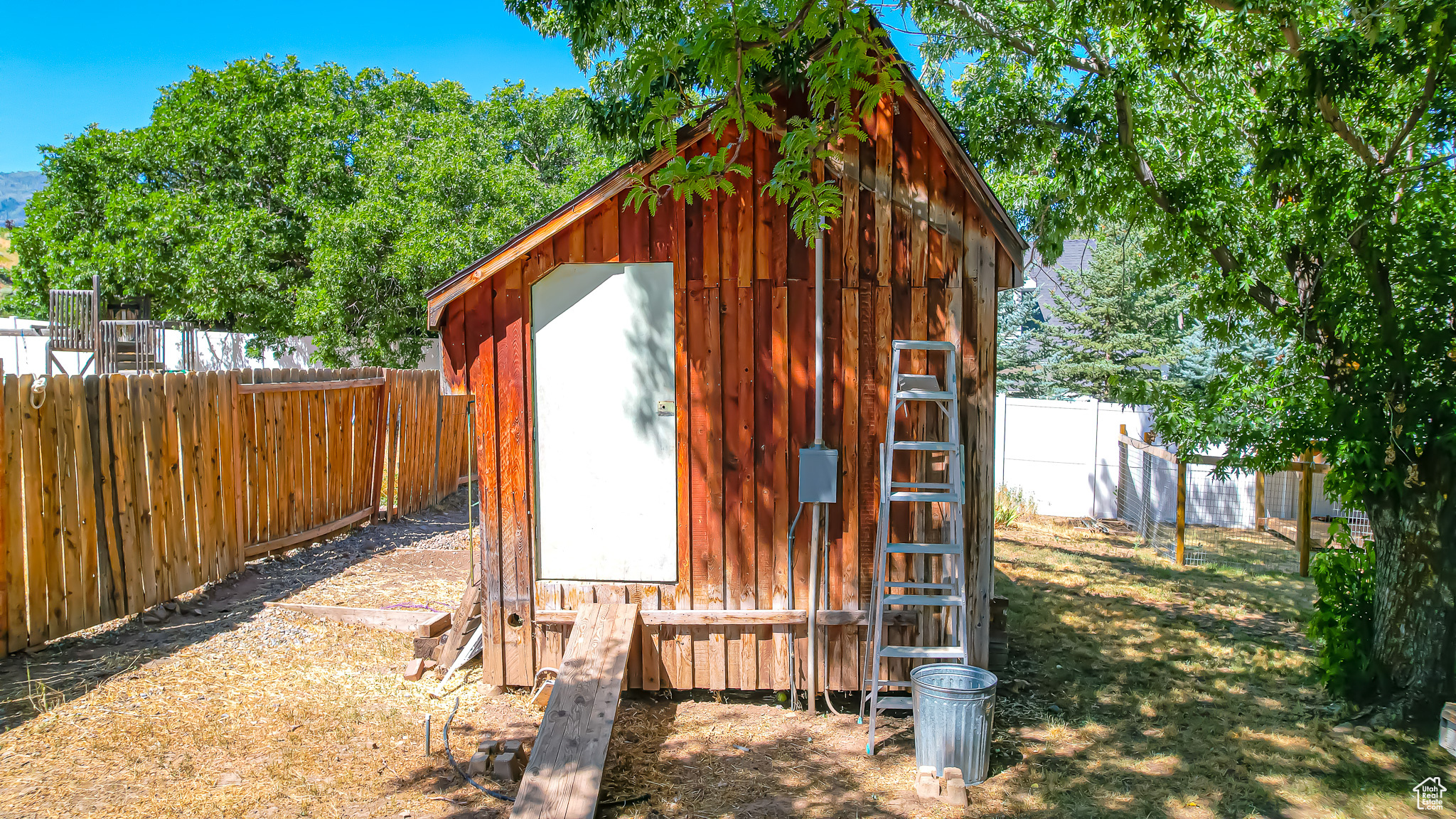 44 S ASTOR LN