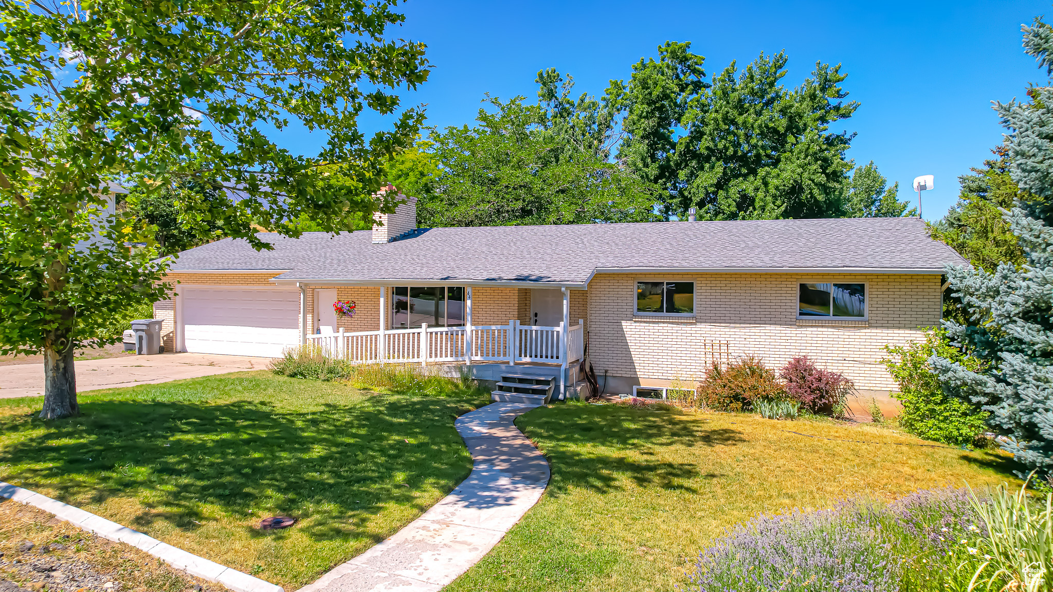 44 S ASTOR LN