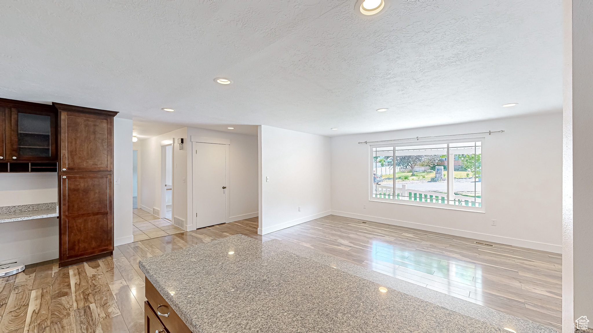 44 S ASTOR LN