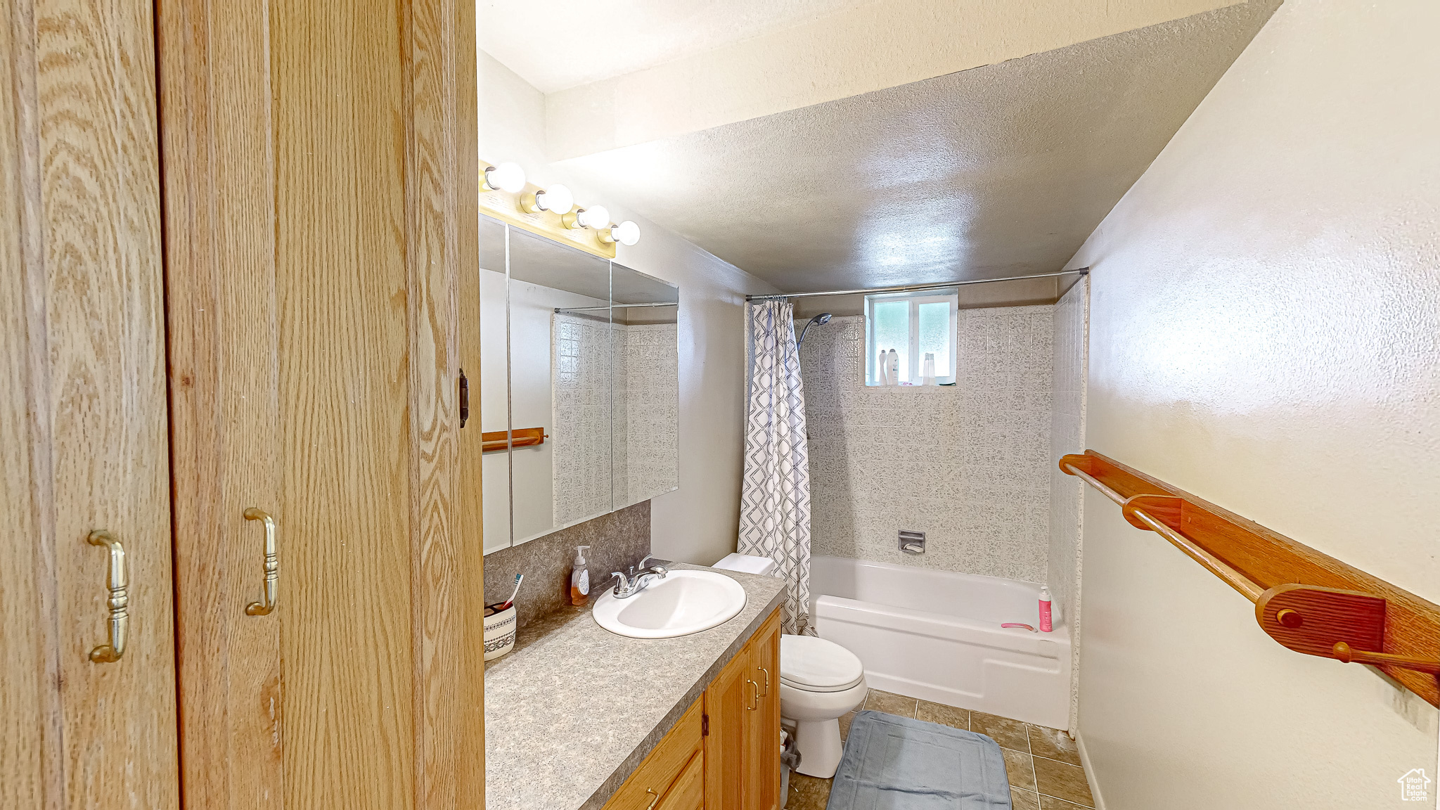 44 S ASTOR LN