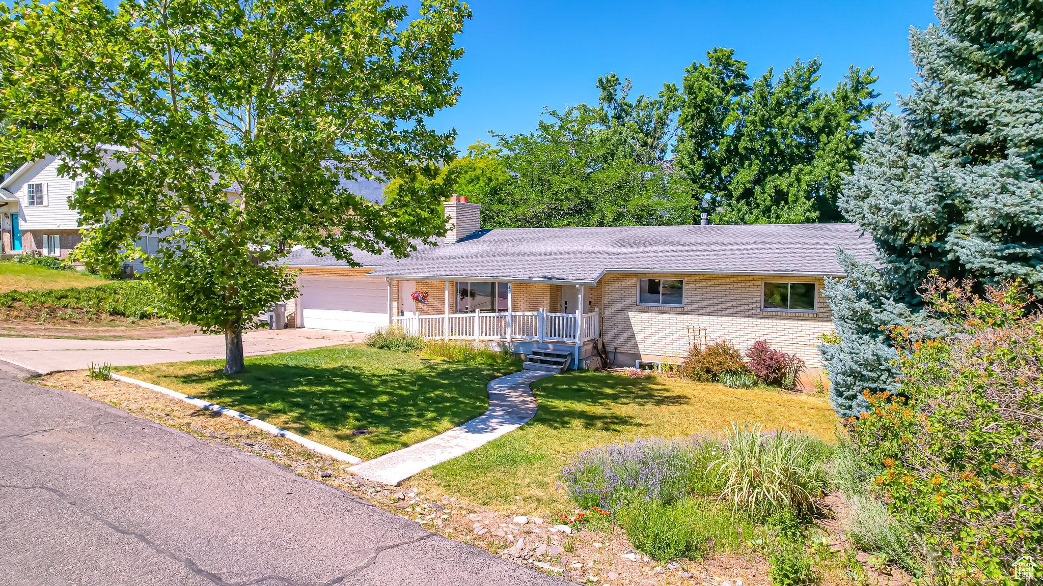 44 S ASTOR LN