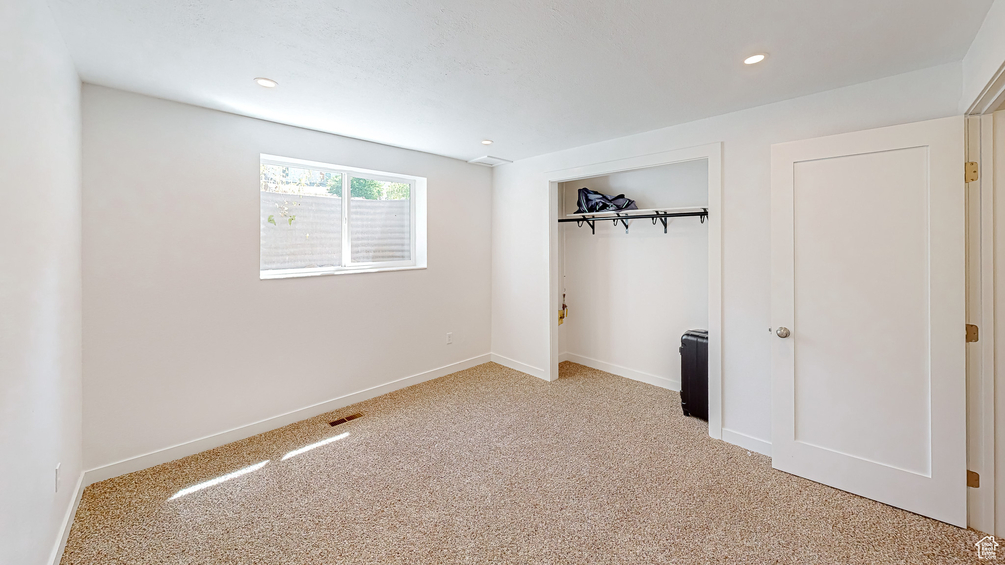 44 S ASTOR LN