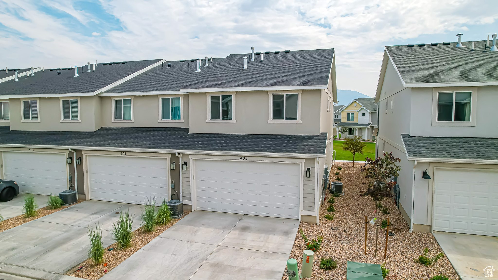 402 N REGATTA LN