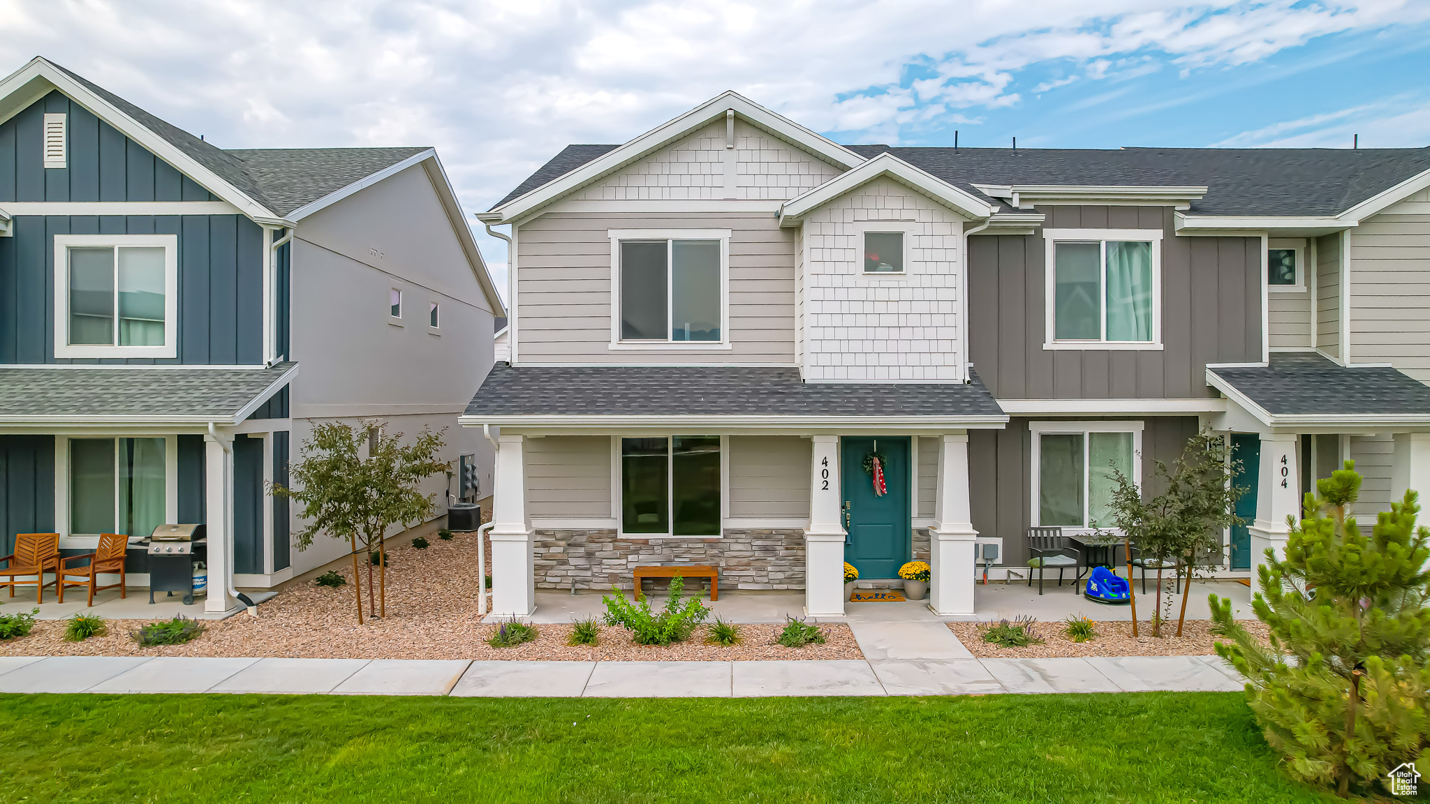 402 N REGATTA LN
