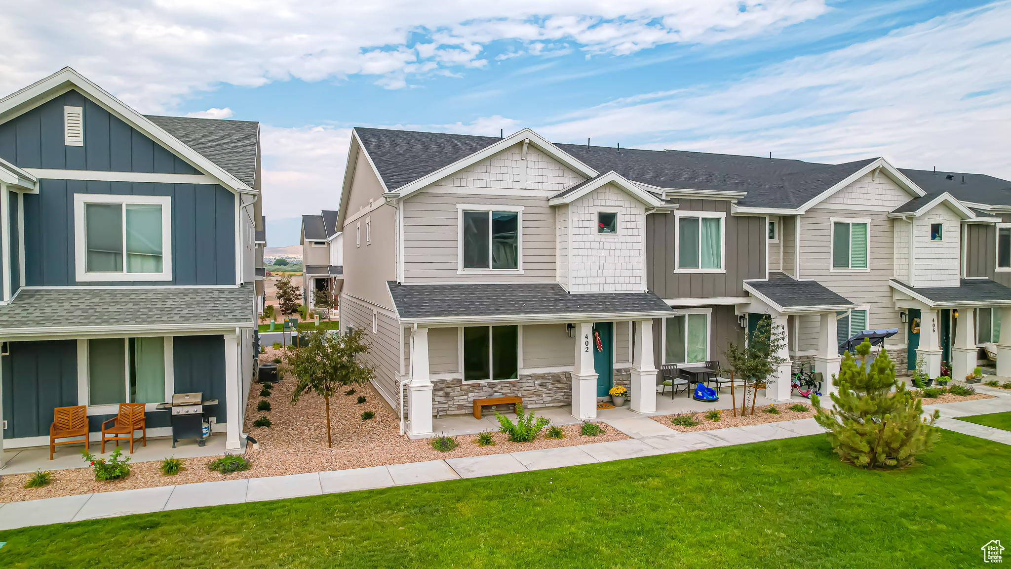 402 N REGATTA LN