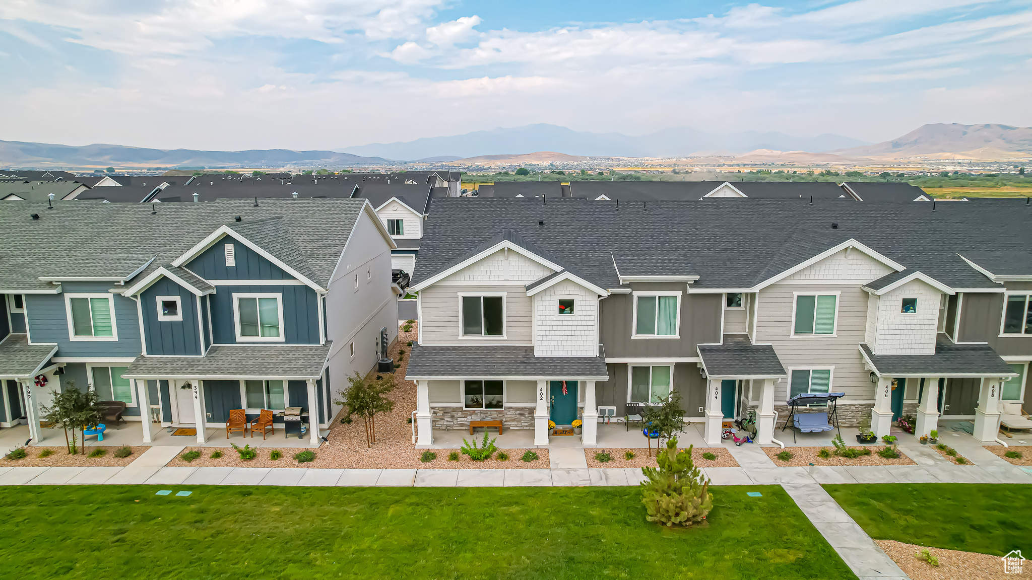 402 N REGATTA LN
