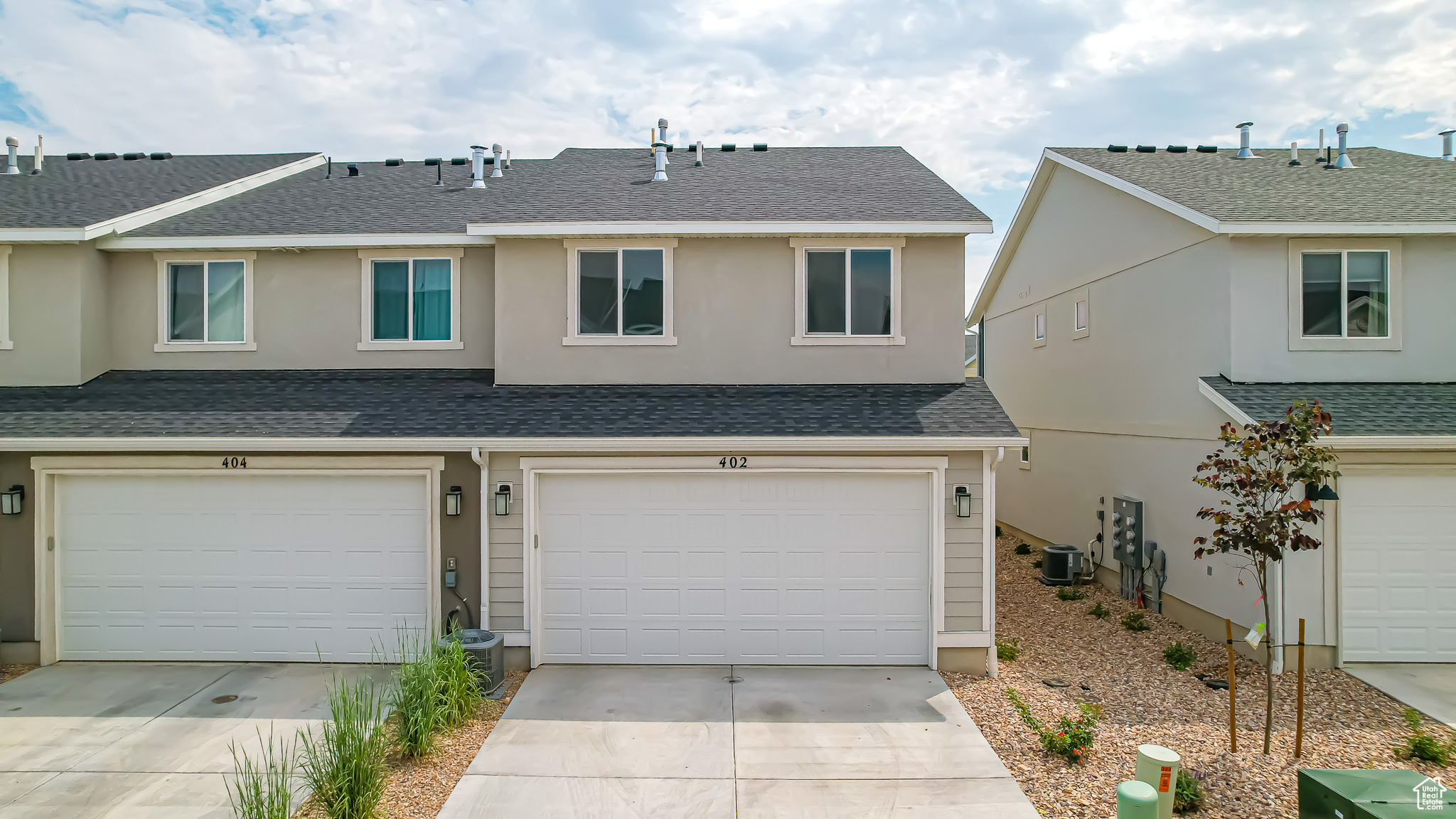 402 N REGATTA LN