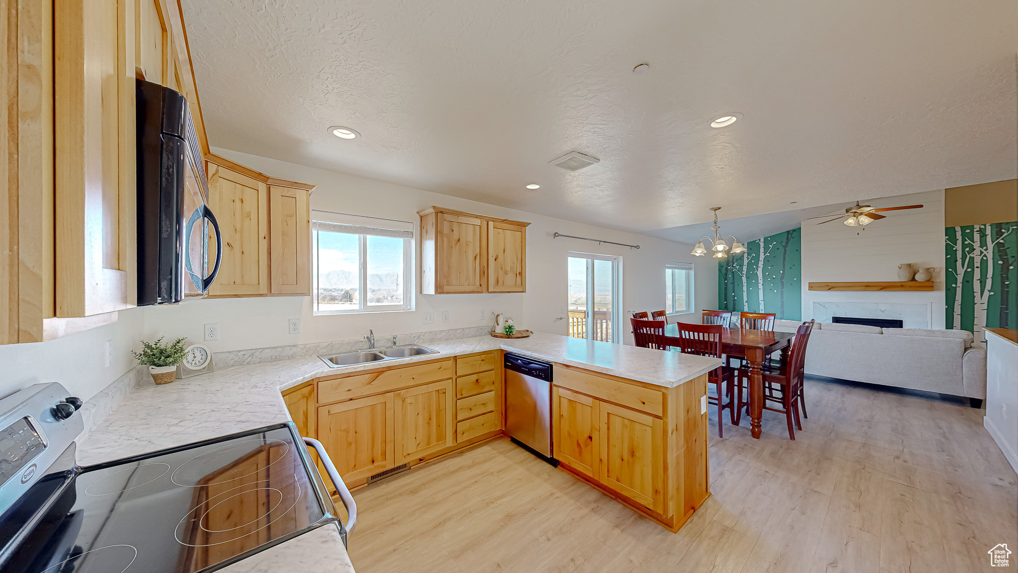 1589 N GRIZZLY WAY