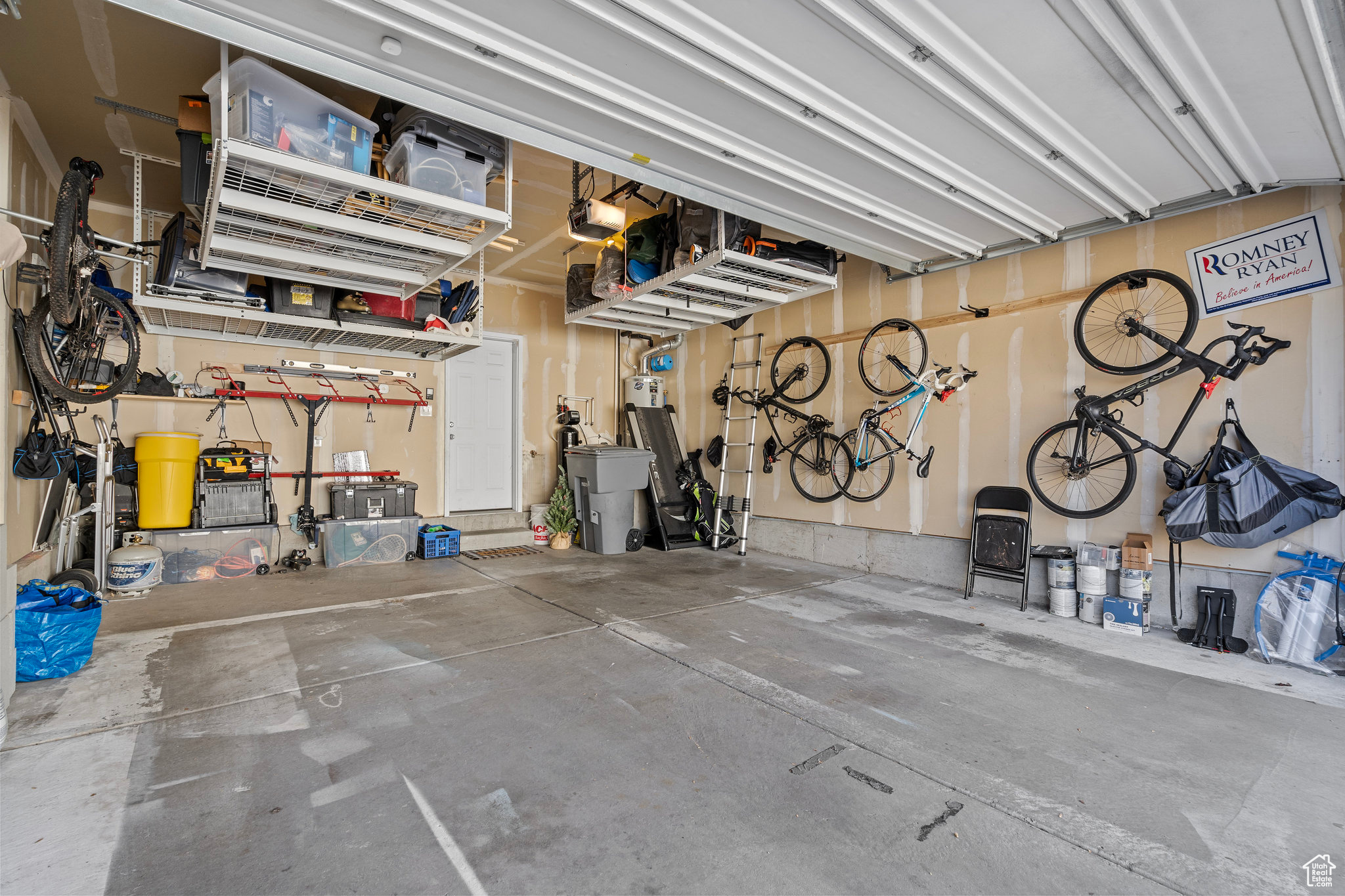 872 W BERKELEY DR