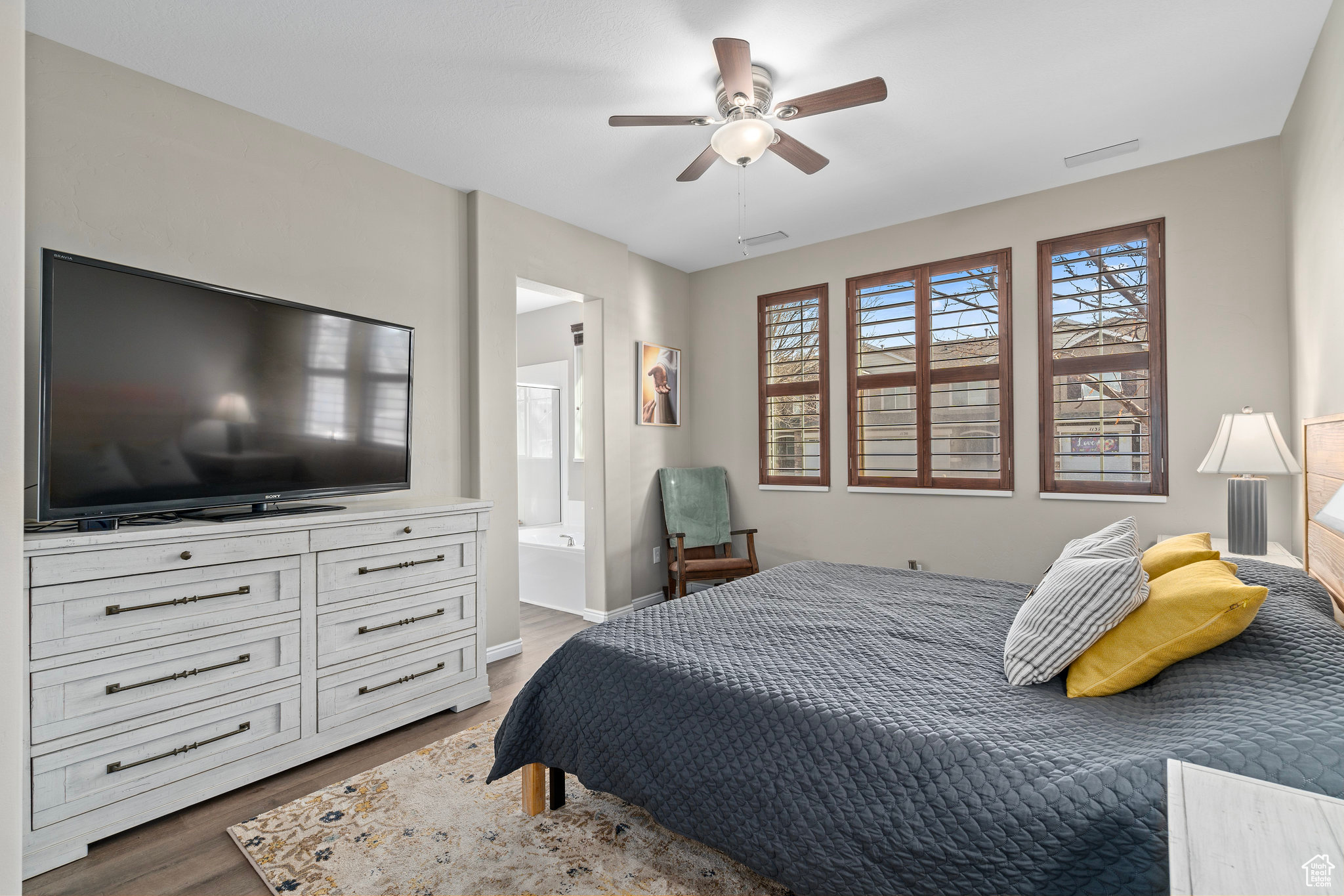 872 W BERKELEY DR