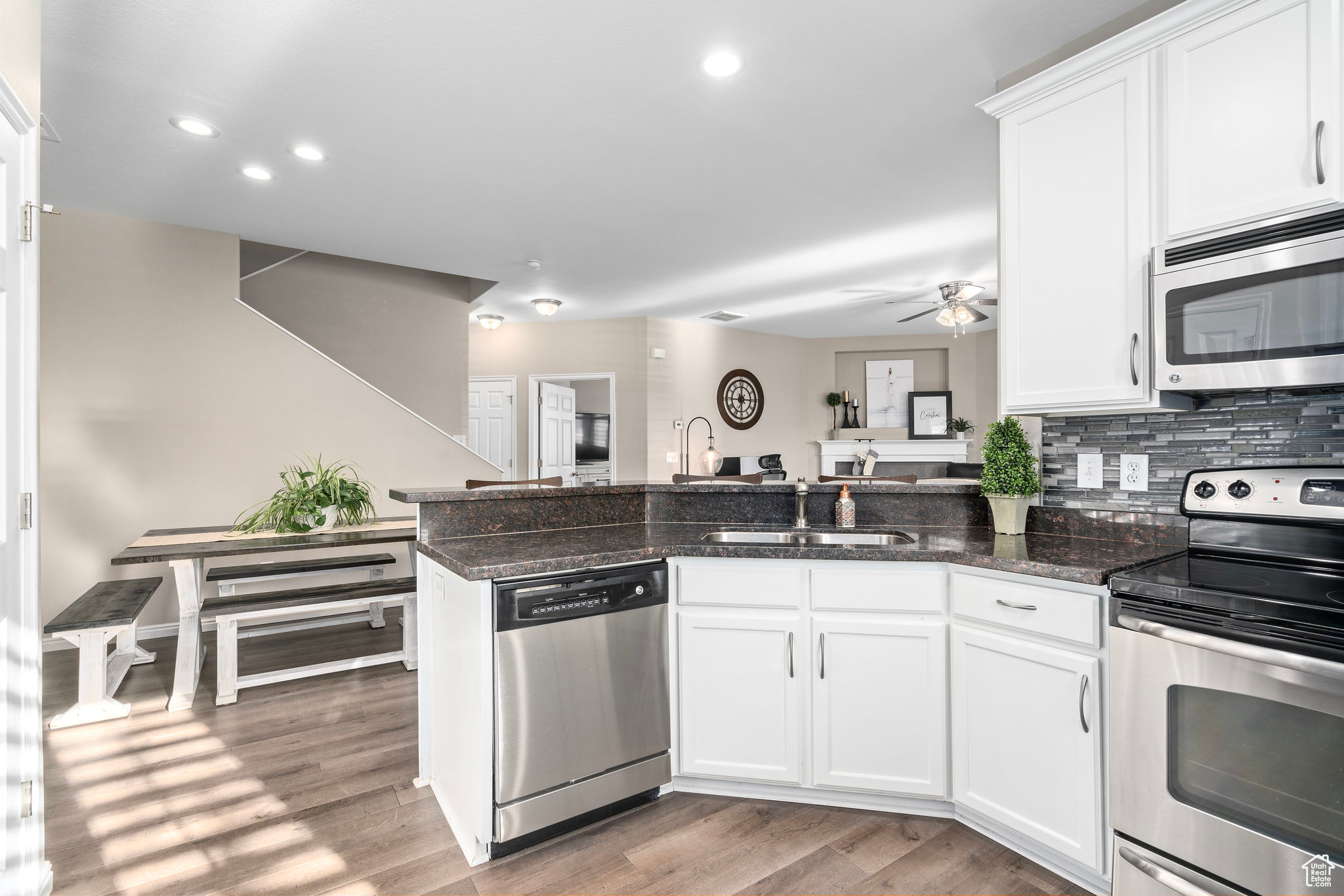 872 W BERKELEY DR