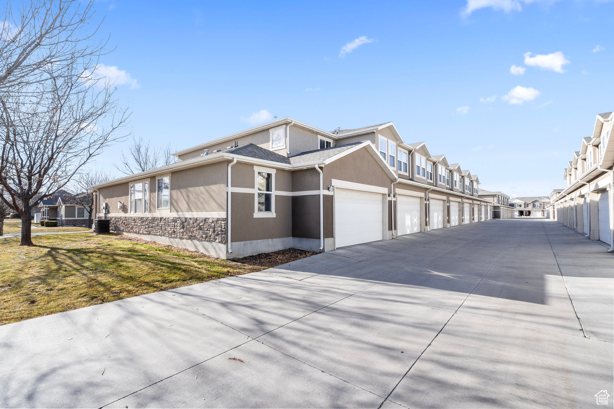 872 W BERKELEY DR