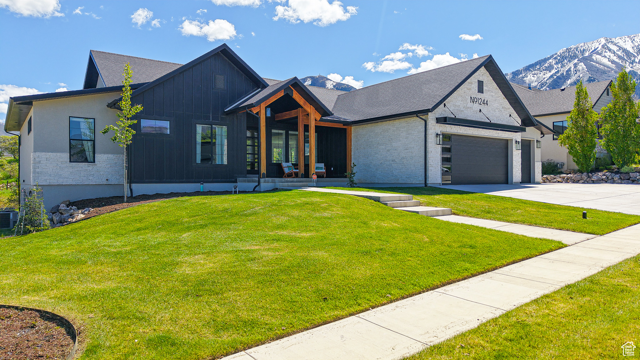 1244 N WASHOUGAL
