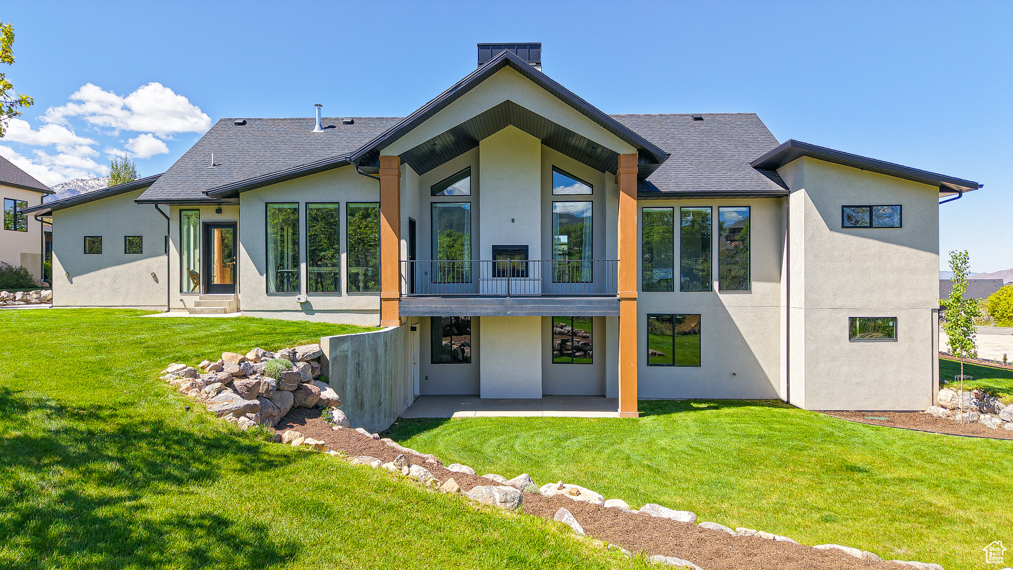 1244 N WASHOUGAL