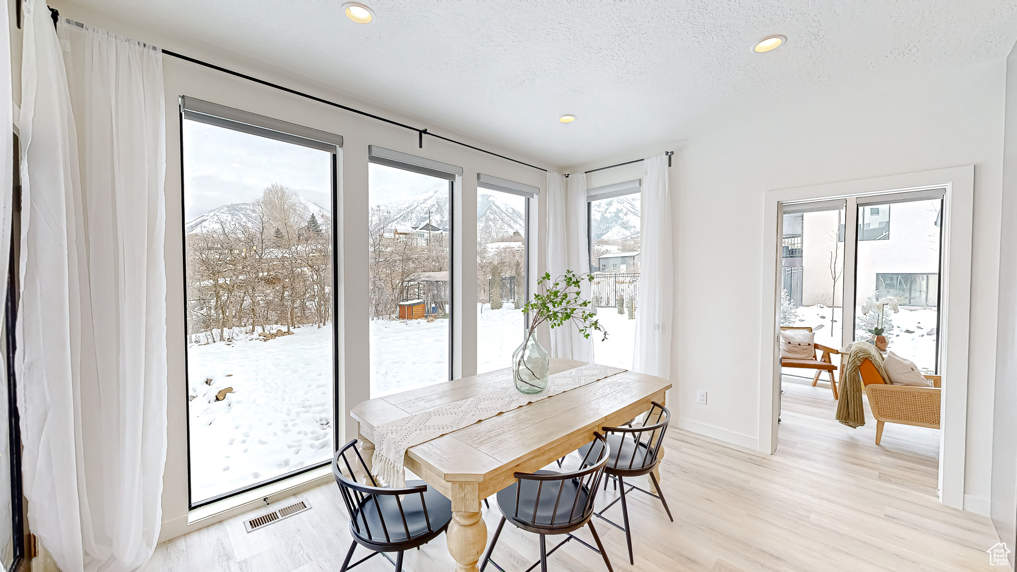 1244 N WASHOUGAL