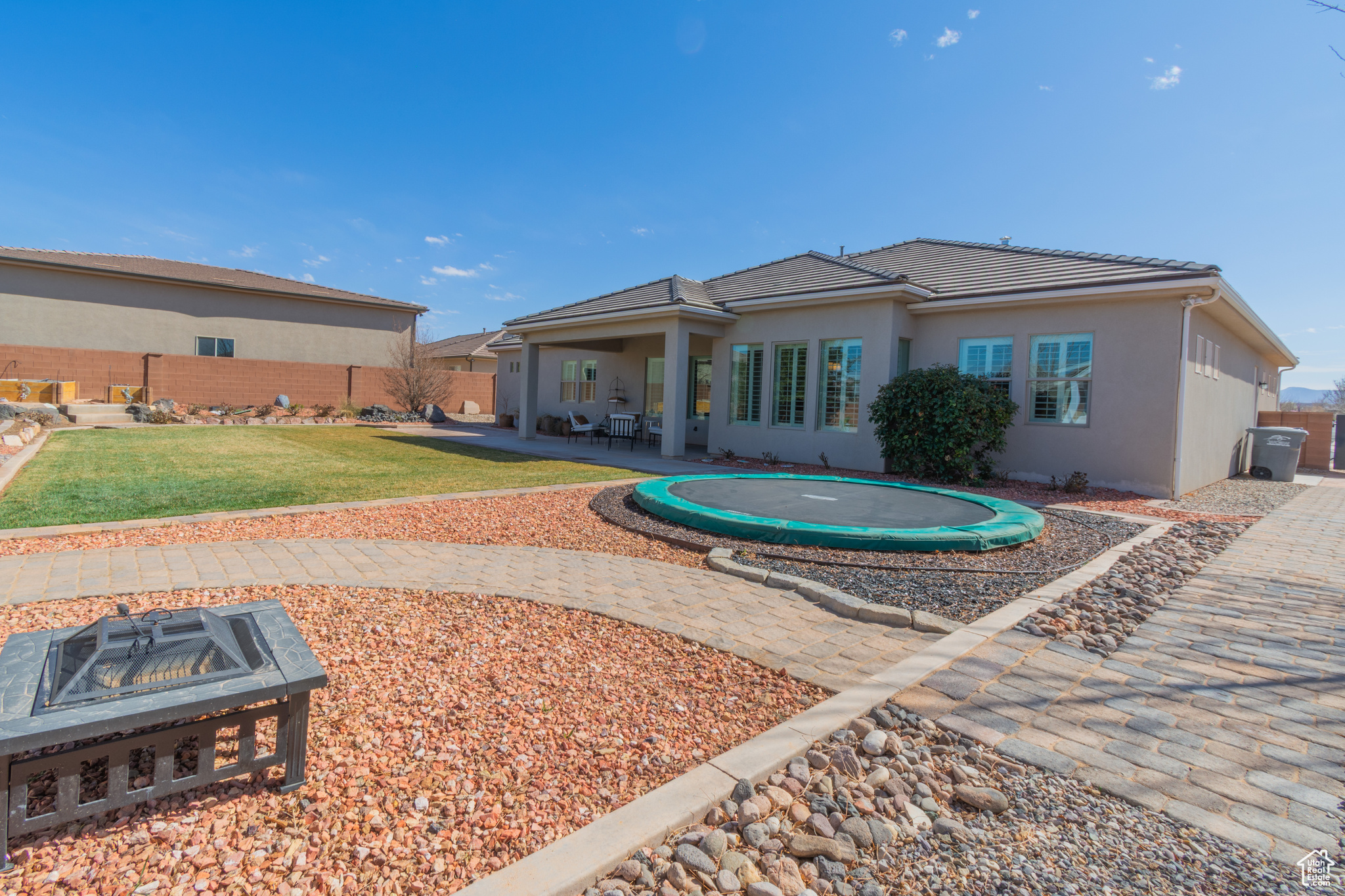152 W SAGE LN