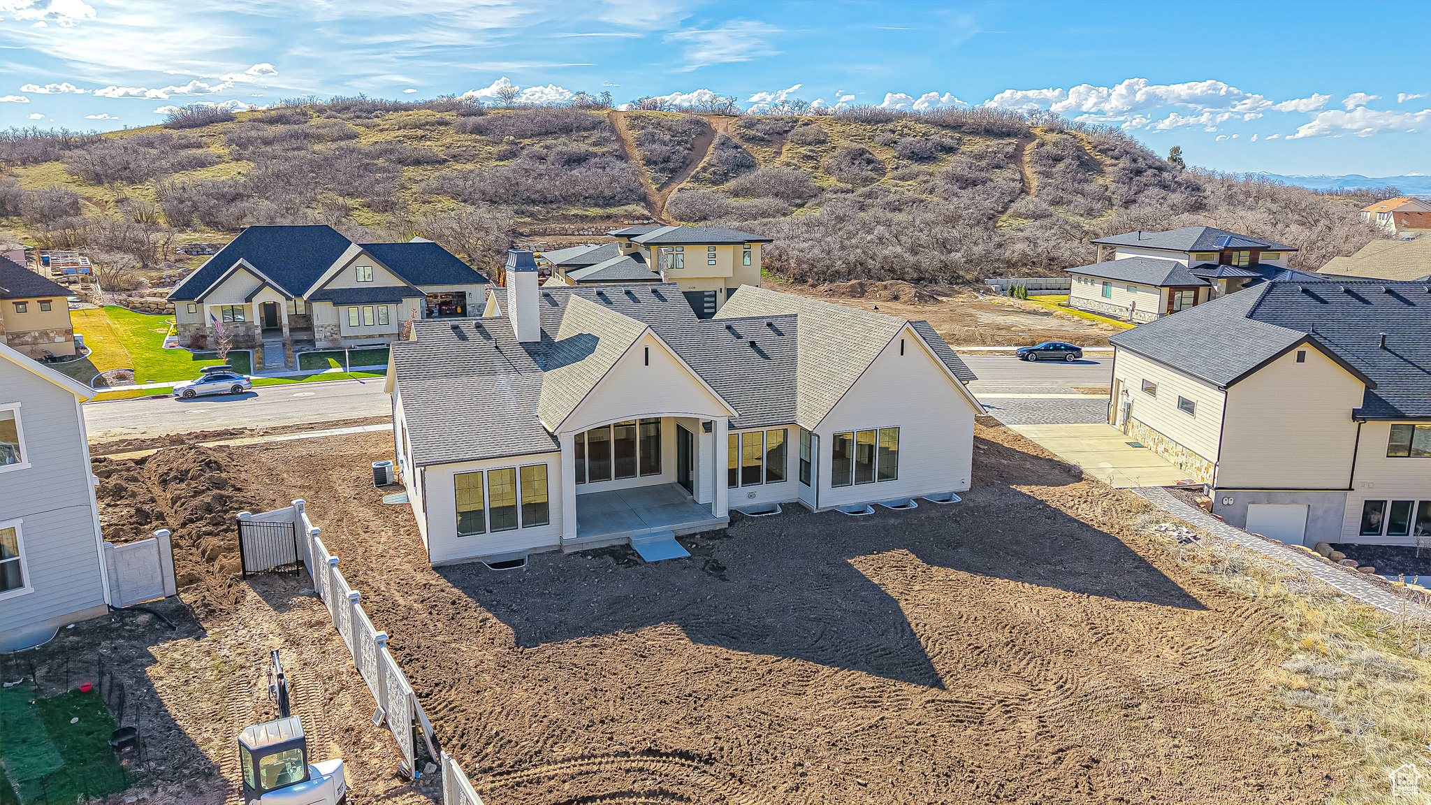3513 S MAPLETON DR