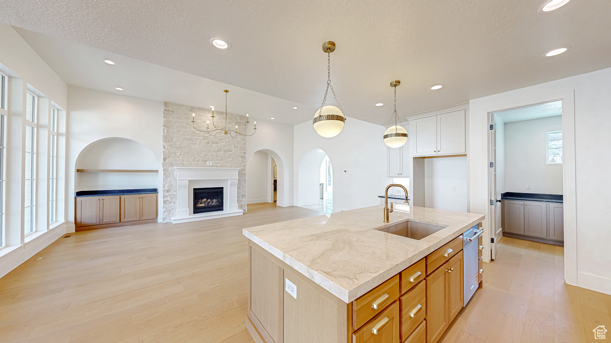 3513 S MAPLETON DR