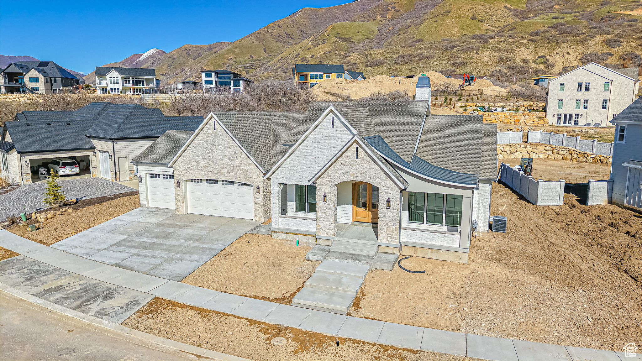 3513 S MAPLETON DR