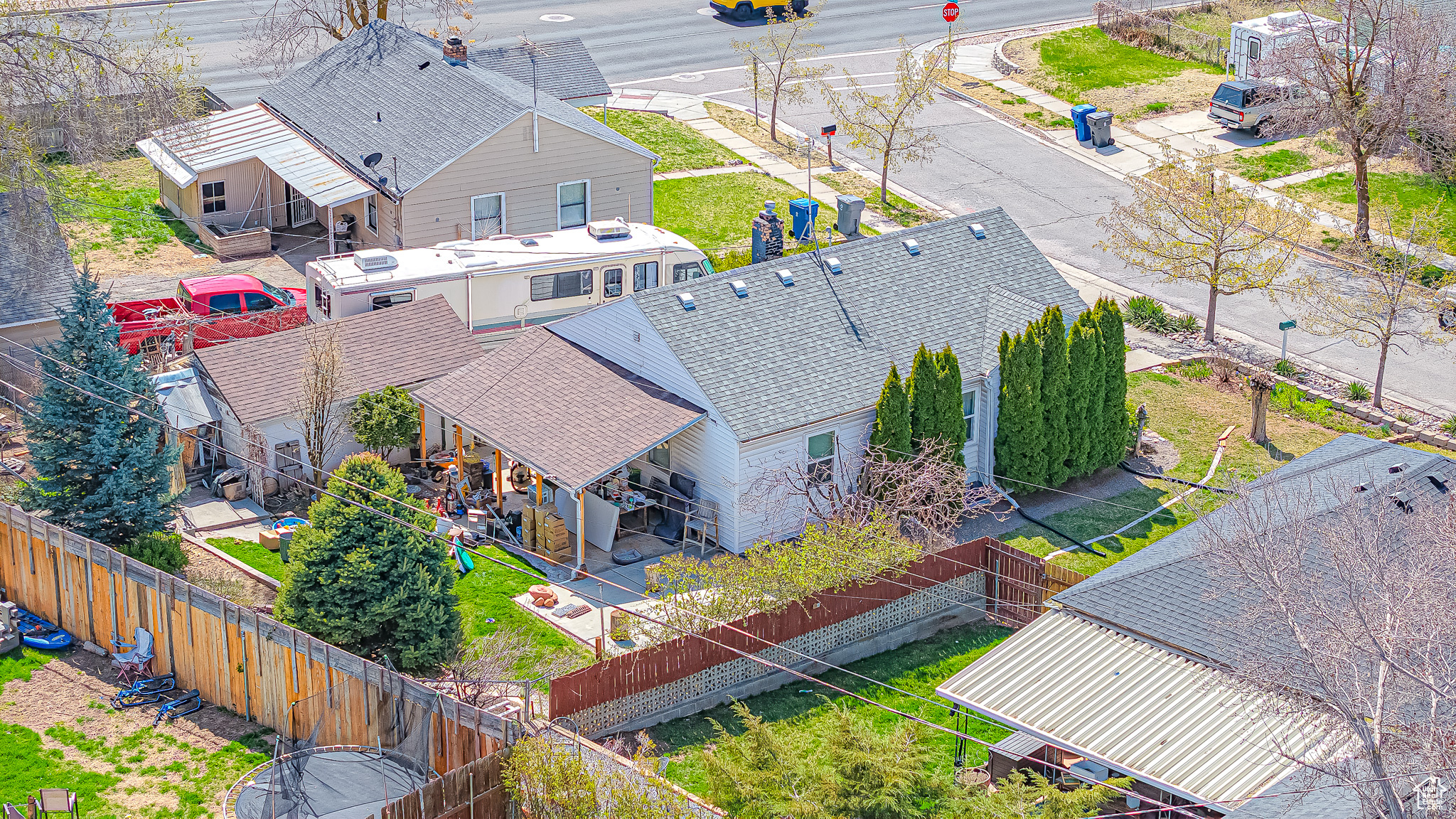 3990 RAYMOND AVE