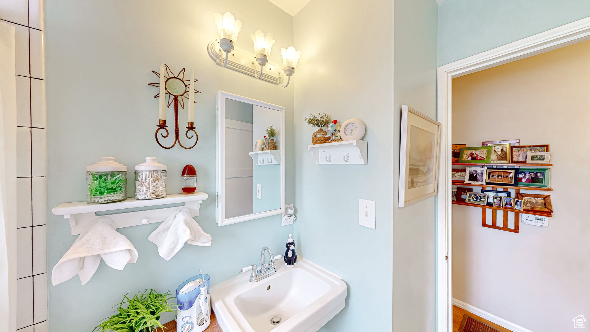 3990 RAYMOND AVE