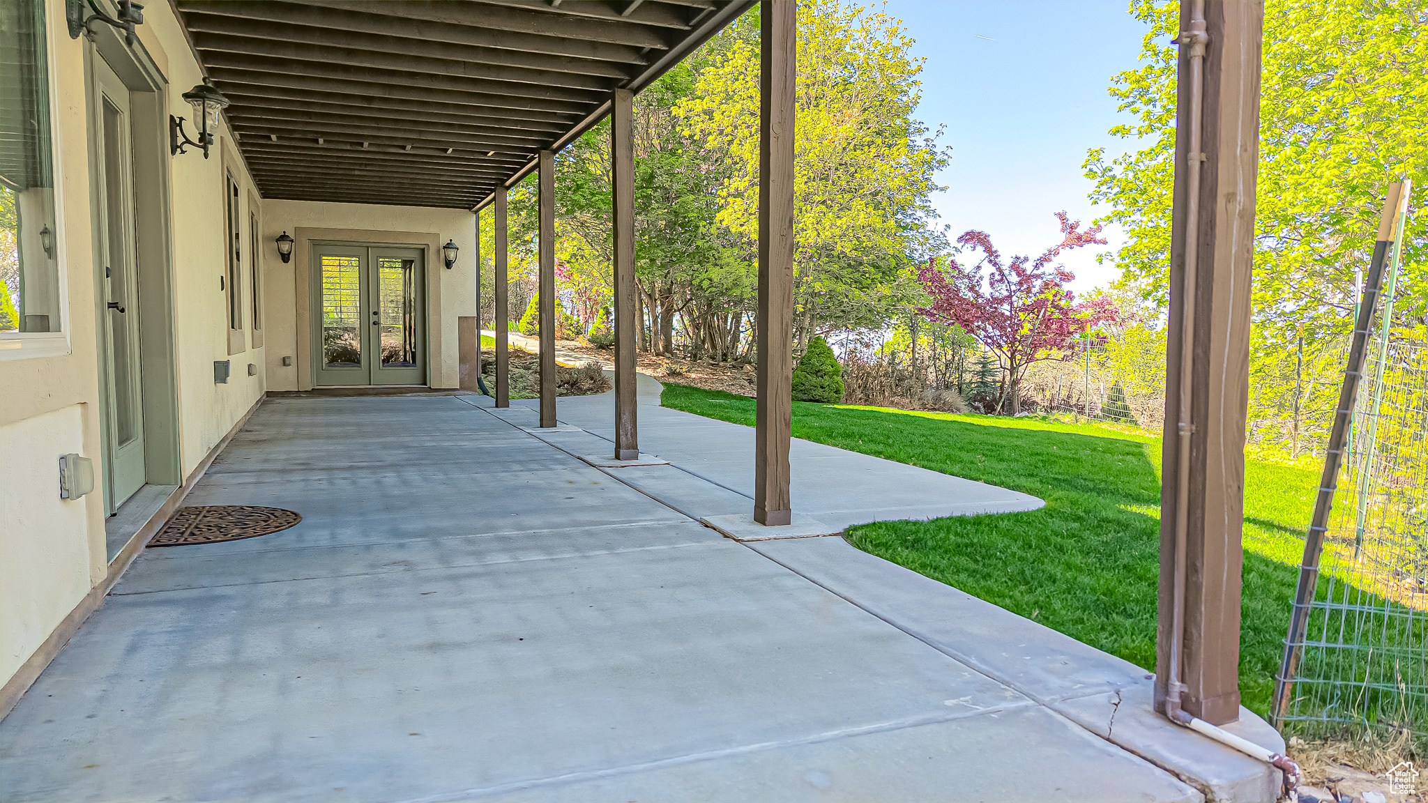 680 S OAK DR