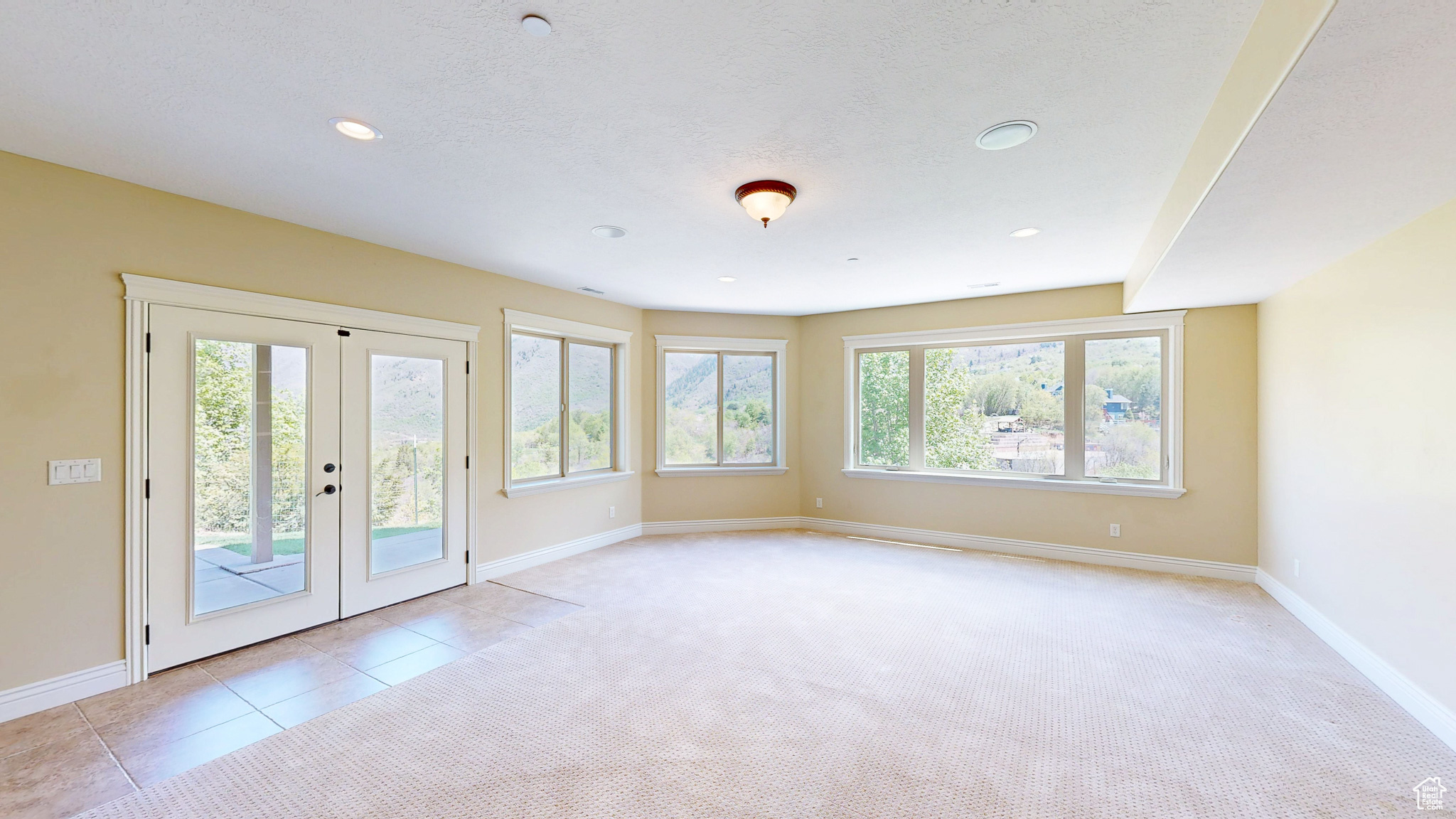680 S OAK DR