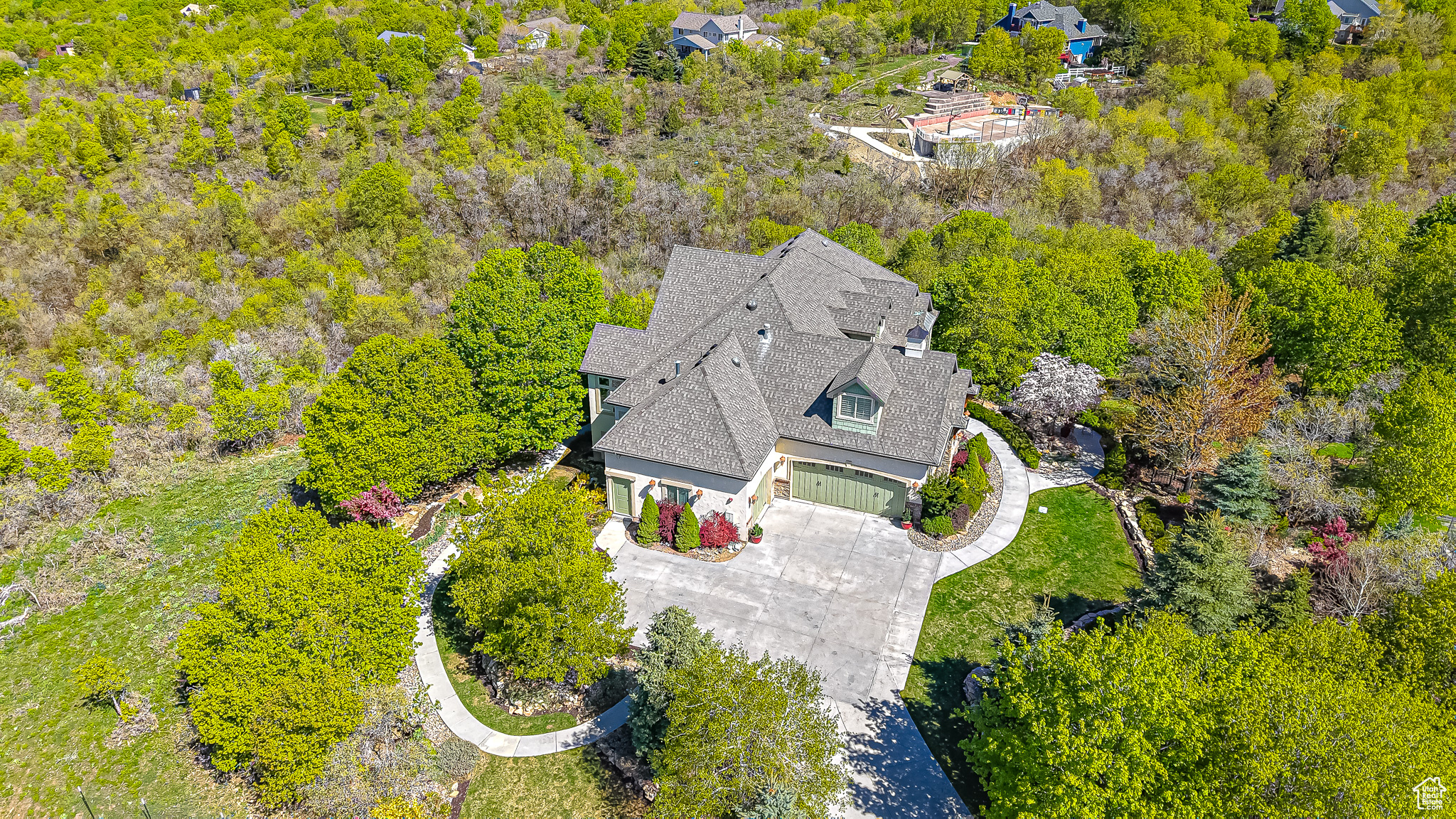 680 S OAK DR