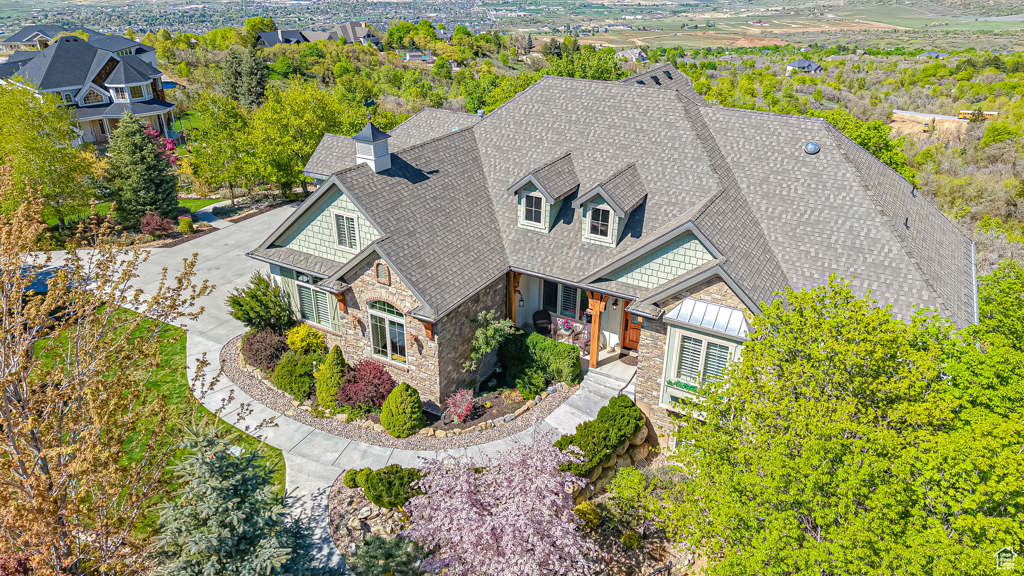 680 S OAK DR