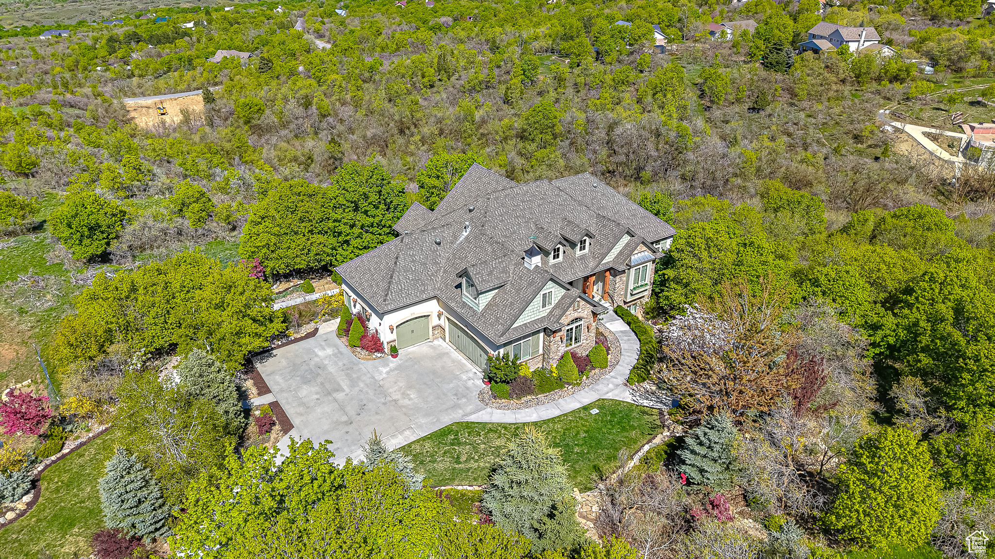680 S OAK DR