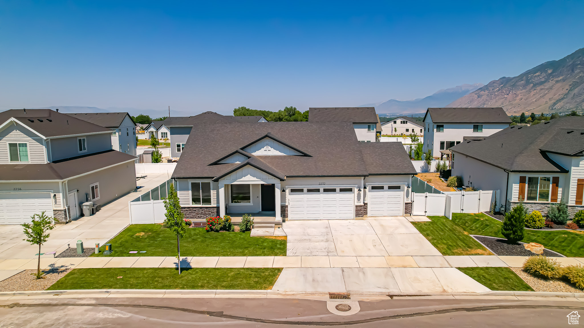 2232 W PINNACLE AVE