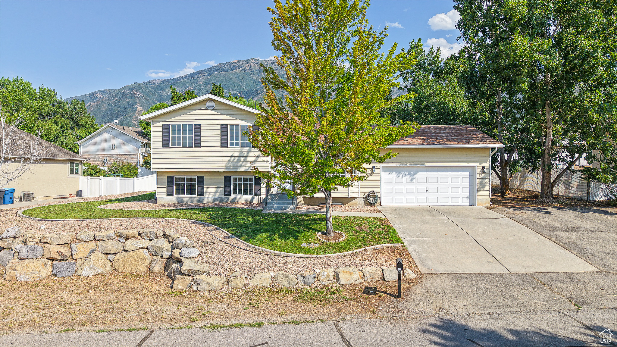 300 E MAGELLAN LN