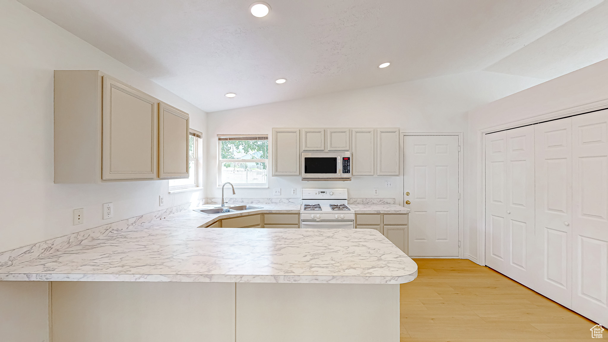 300 E MAGELLAN LN