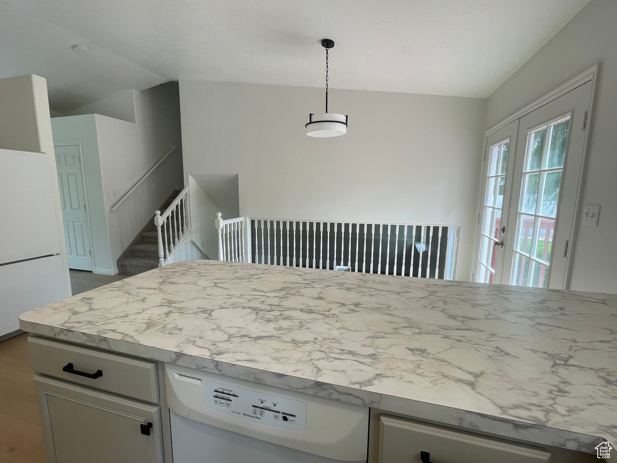 300 E MAGELLAN LN
