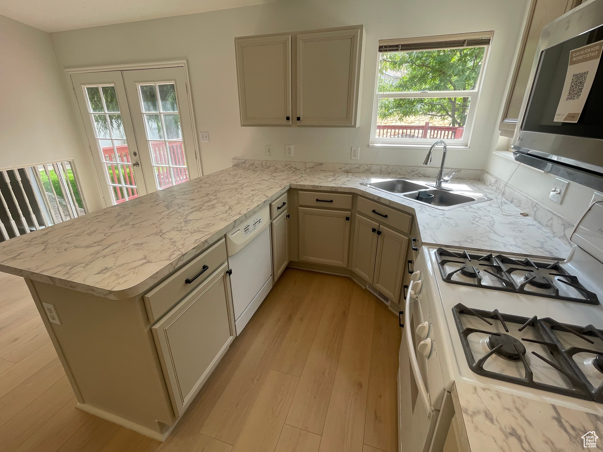 300 E MAGELLAN LN