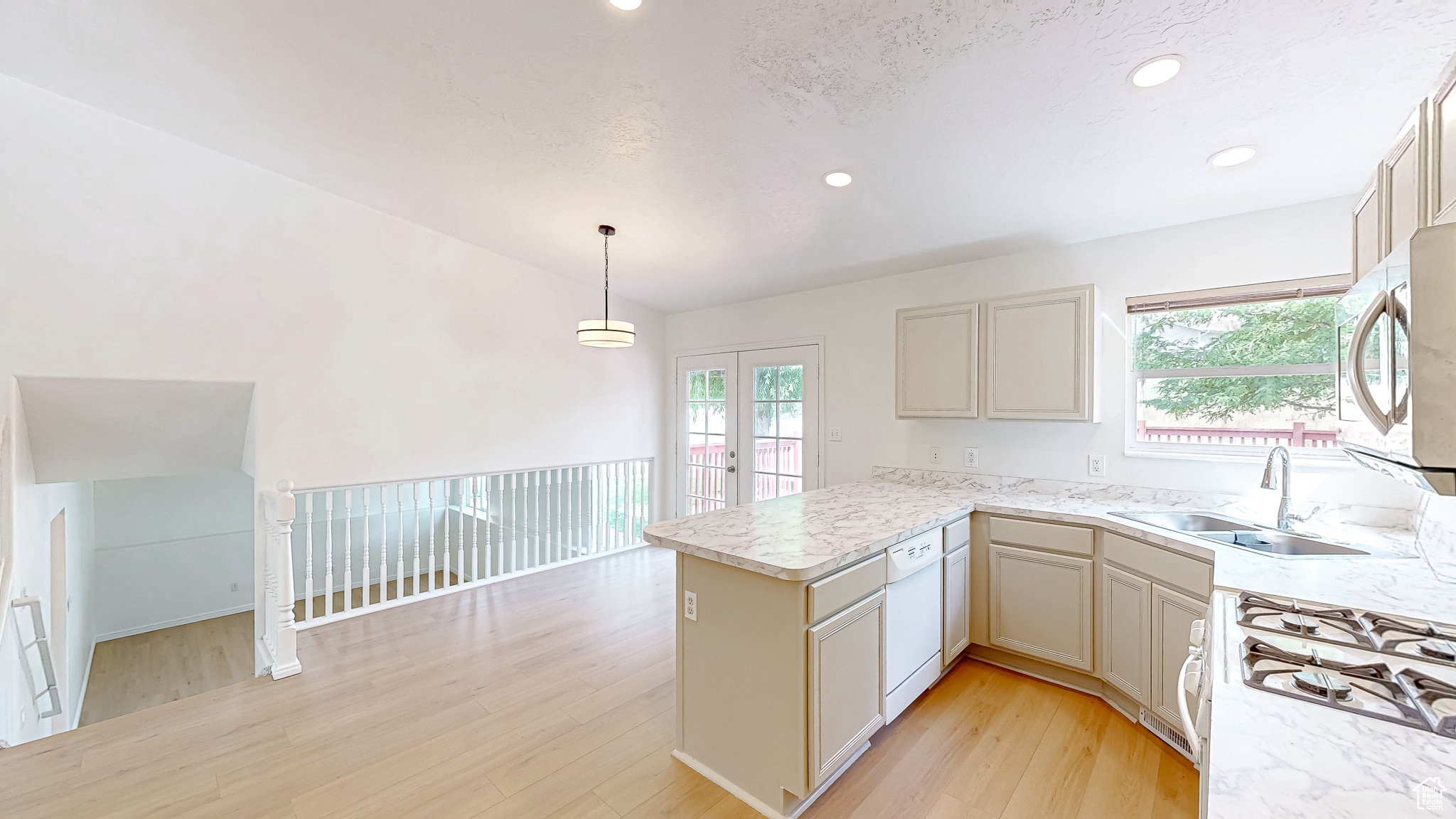 300 E MAGELLAN LN