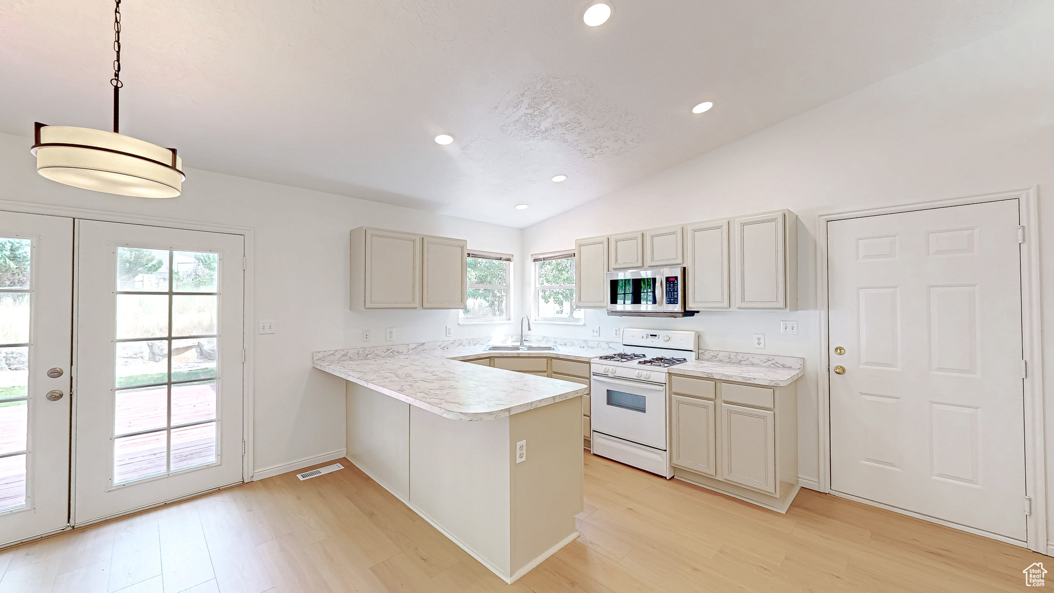 300 E MAGELLAN LN